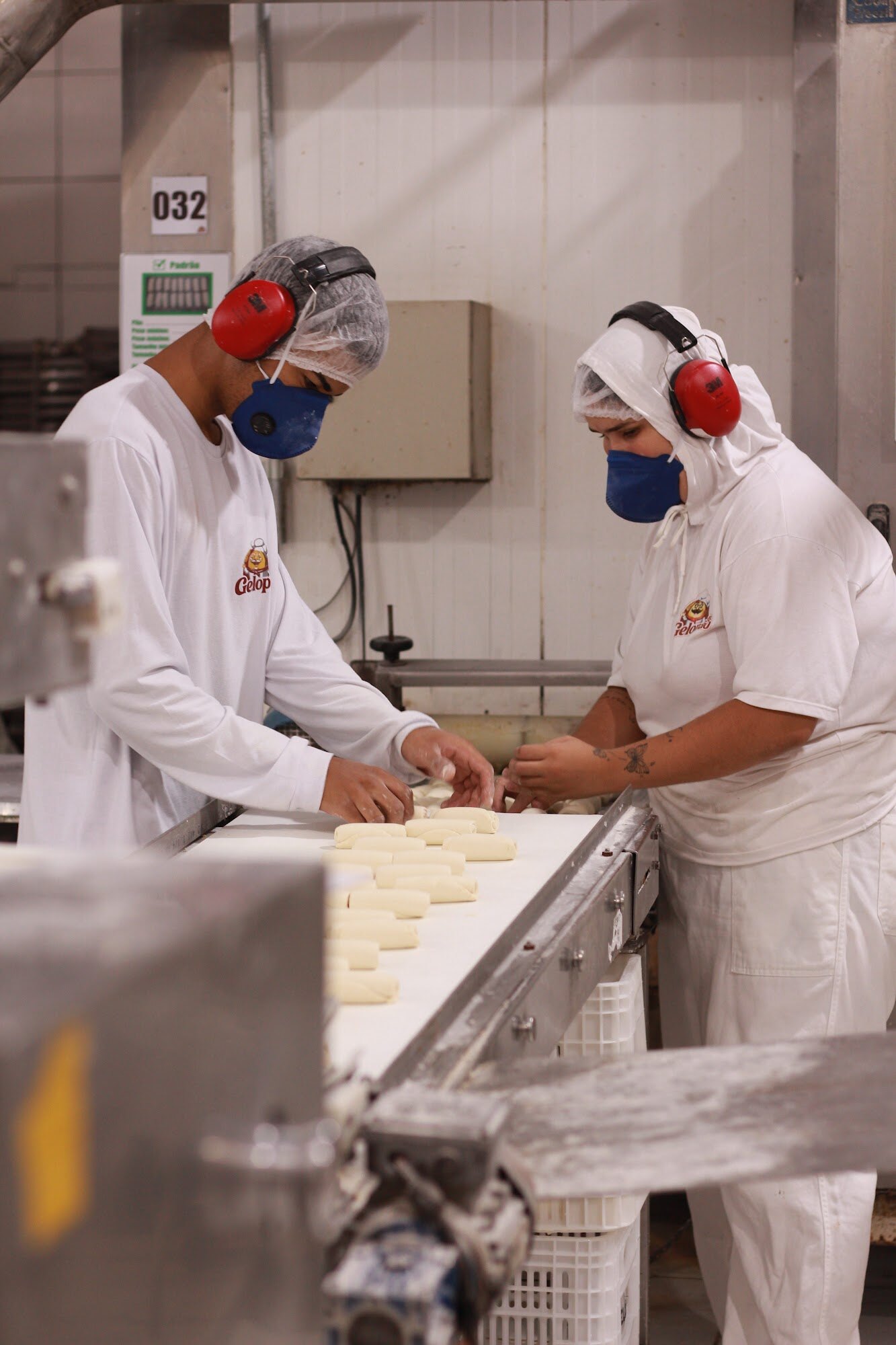Equipe Gelopão na linha de produção